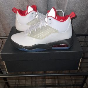 Jordan Maxin 200. Youth size 6.5